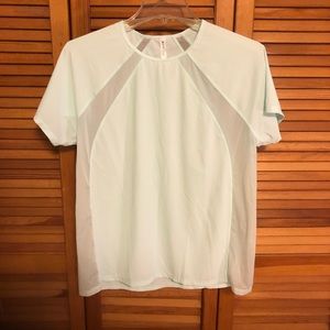 Athleta Stratus ll Tee lightly worn in great condition